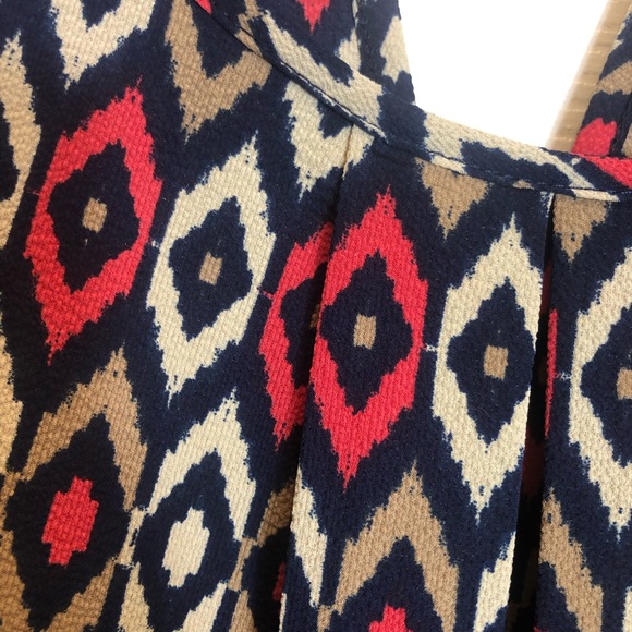 Geometric Patterned Women's Top - Picture 3 of 8